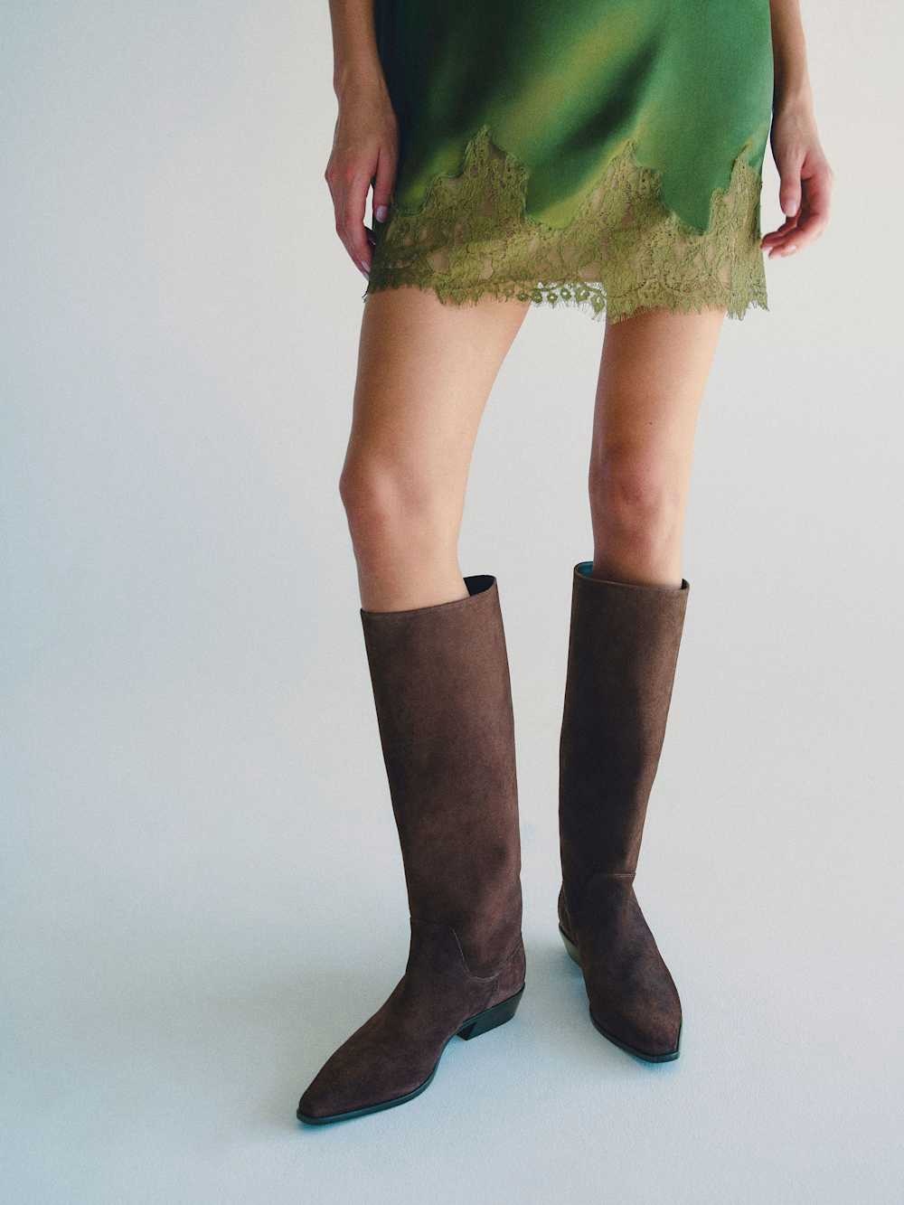 NWT reformation Dominique knee boots in boss suede - size 7